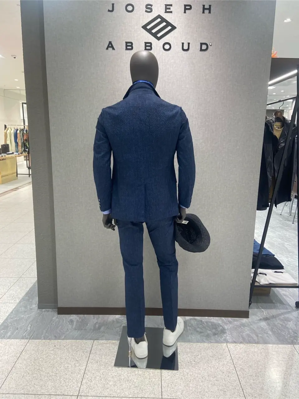 JOSEPH ABBOUD たかい　かおり コーディネート画像