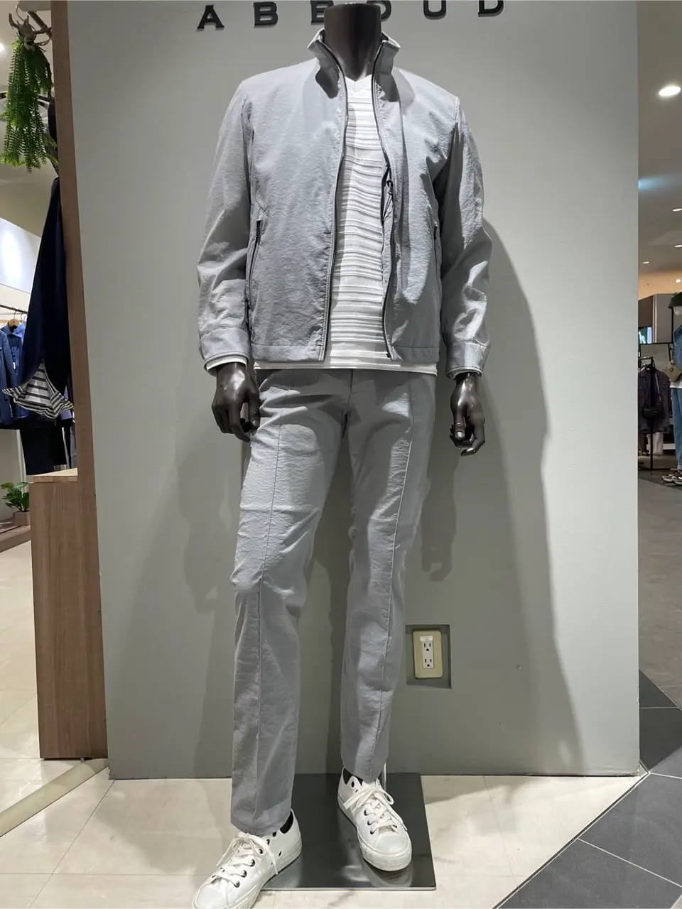 JOSEPH ABBOUD 伊津野 コーディネート画像