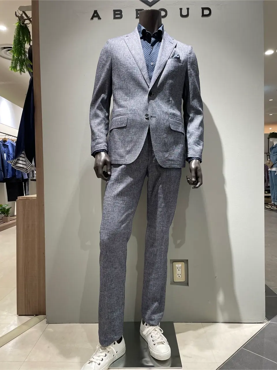 JOSEPH ABBOUD 伊津野 コーディネート画像