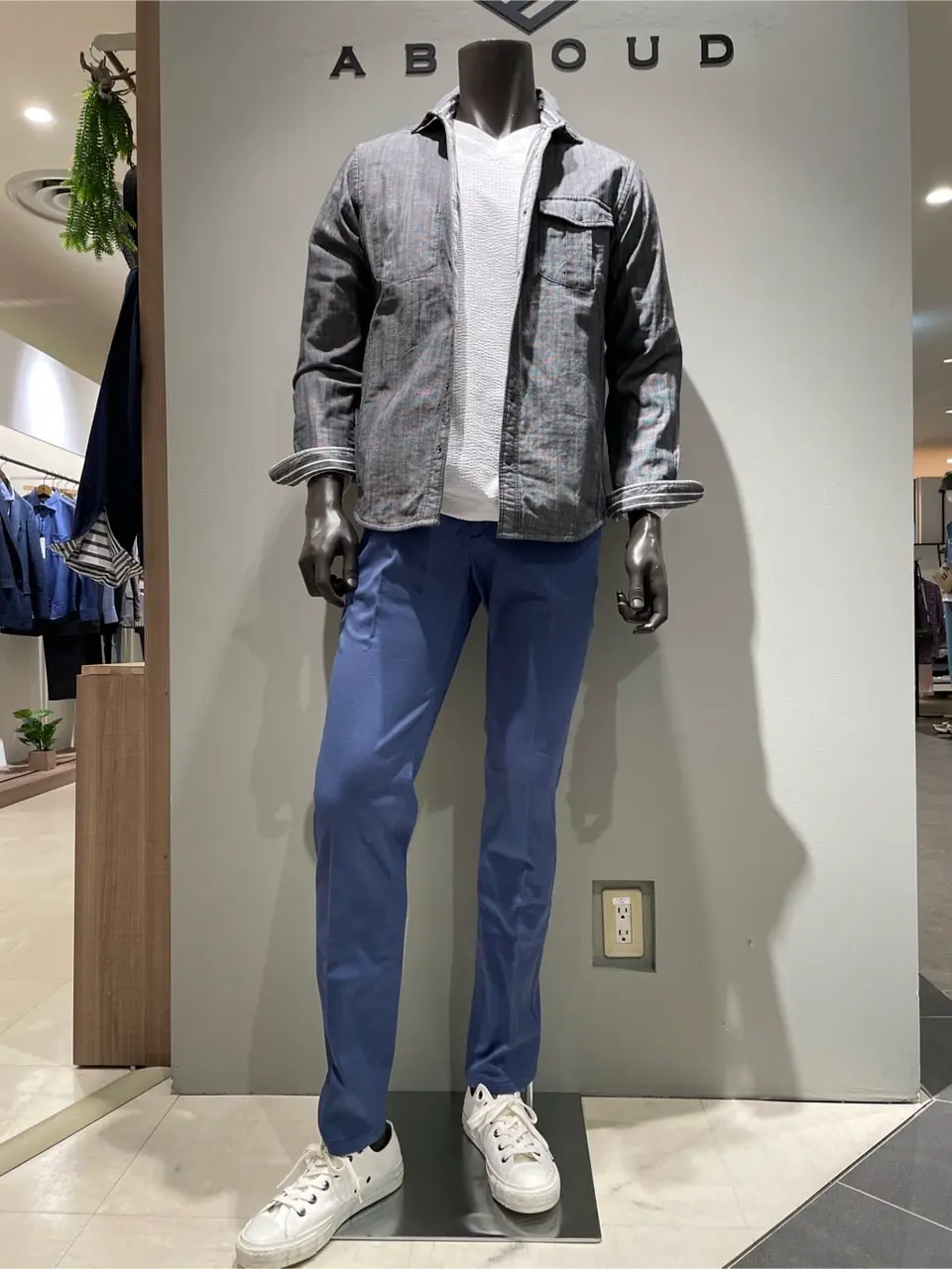 JOSEPH ABBOUD 伊津野 コーディネート画像