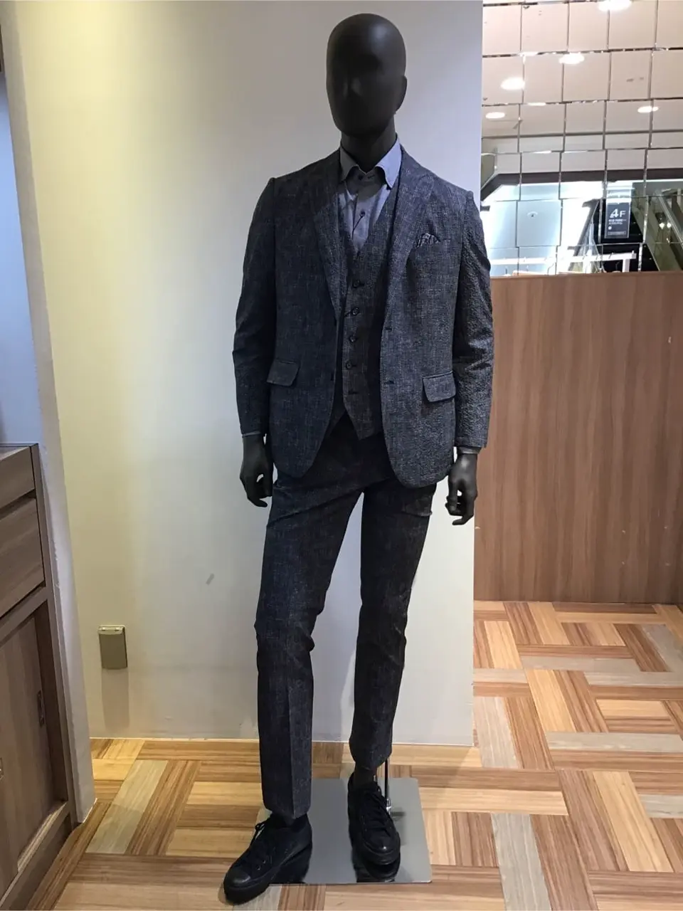 JOSEPH ABBOUD 小城 コーディネート画像