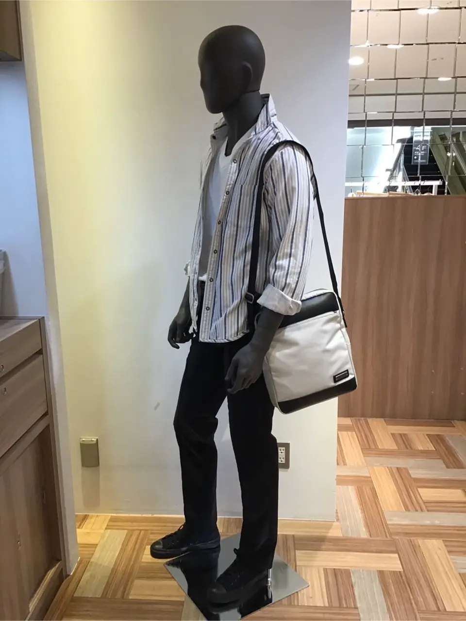 JOSEPH ABBOUD 小城 コーディネート画像