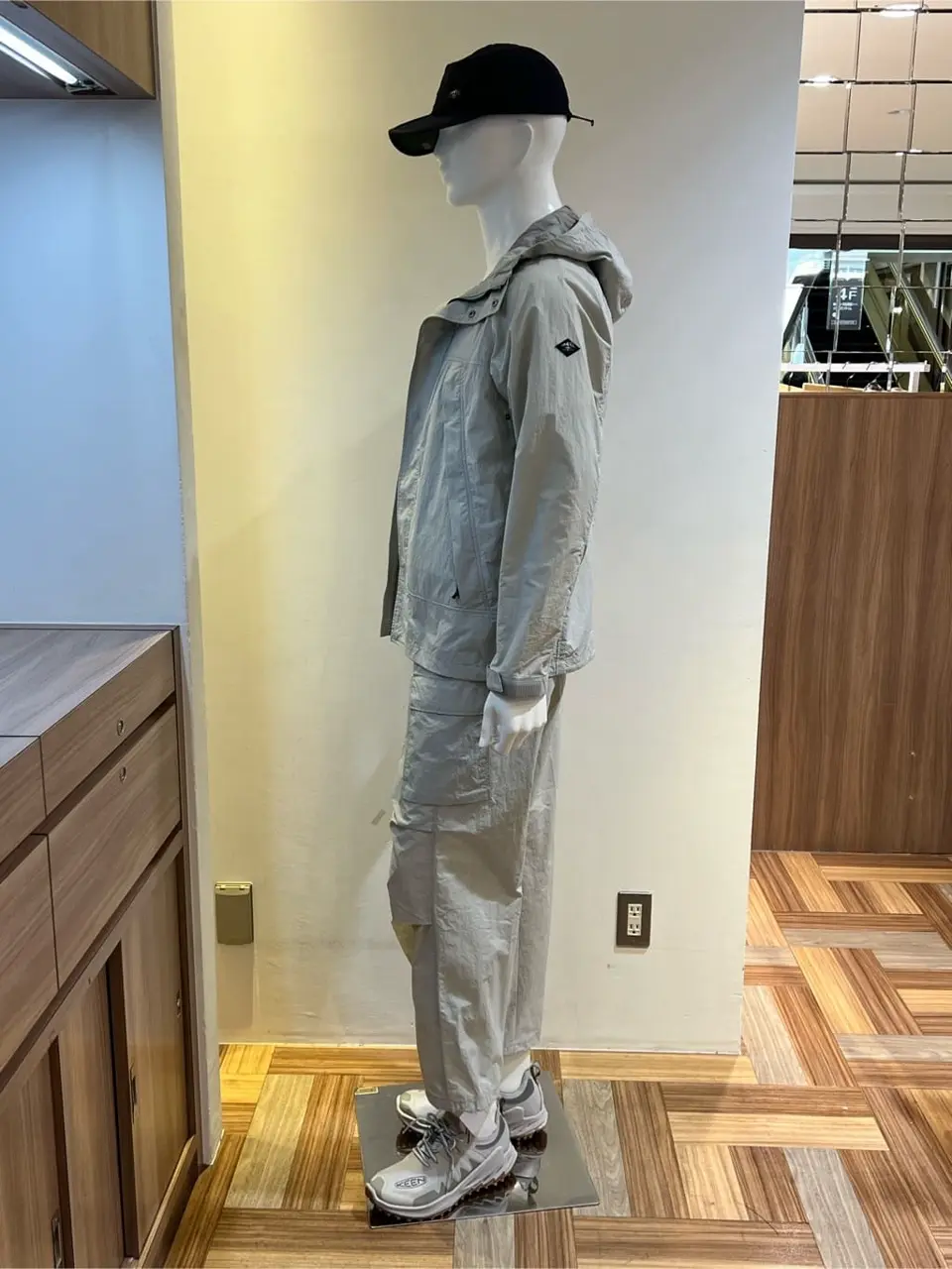 JOSEPH ABBOUD 森部 コーディネート画像