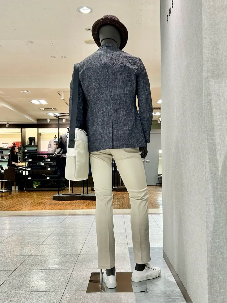 JOSEPH ABBOUD 上田 コーディネート画像