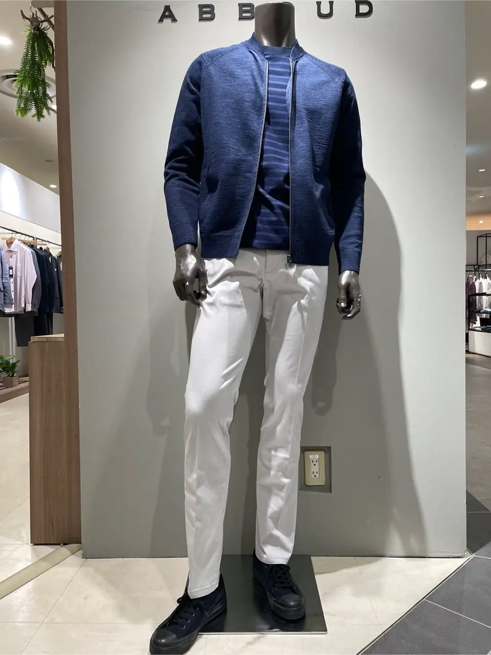 JOSEPH ABBOUD 伊津野 コーディネート画像