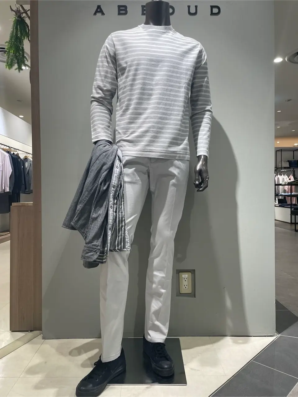 JOSEPH ABBOUD 伊津野 コーディネート画像