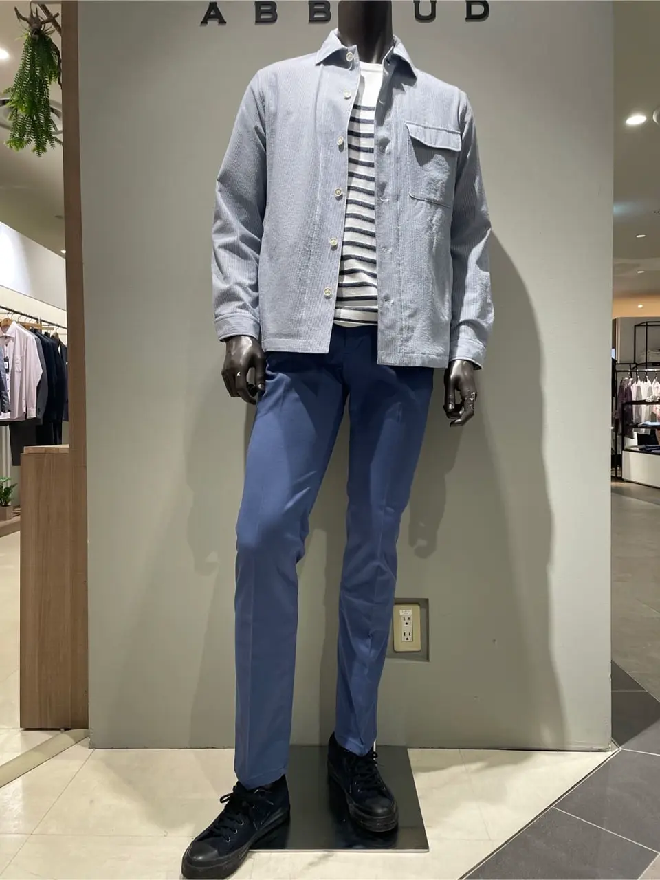 JOSEPH ABBOUD 伊津野 コーディネート画像