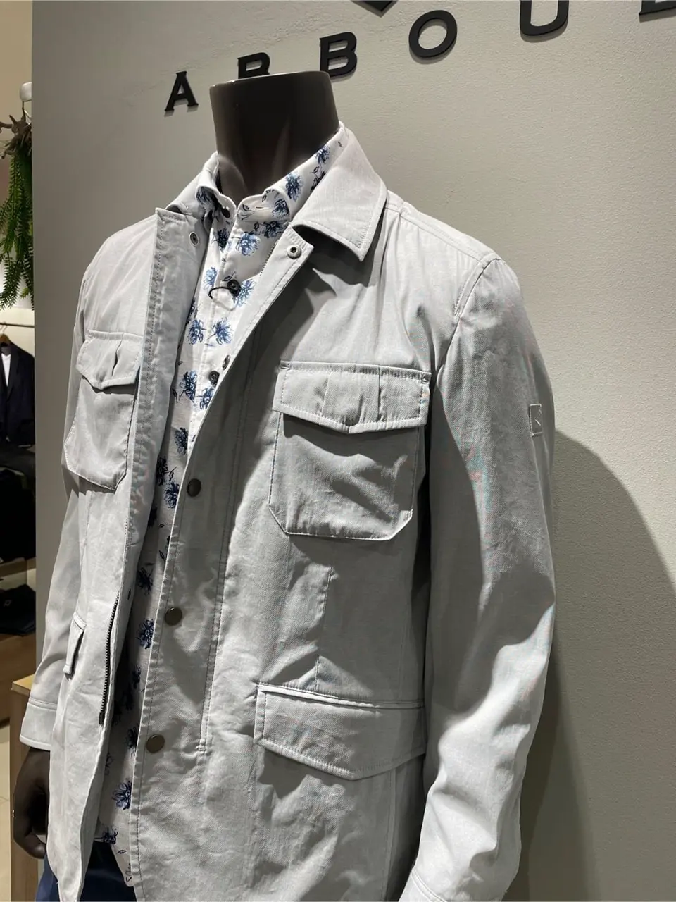 JOSEPH ABBOUD 伊津野 コーディネート画像