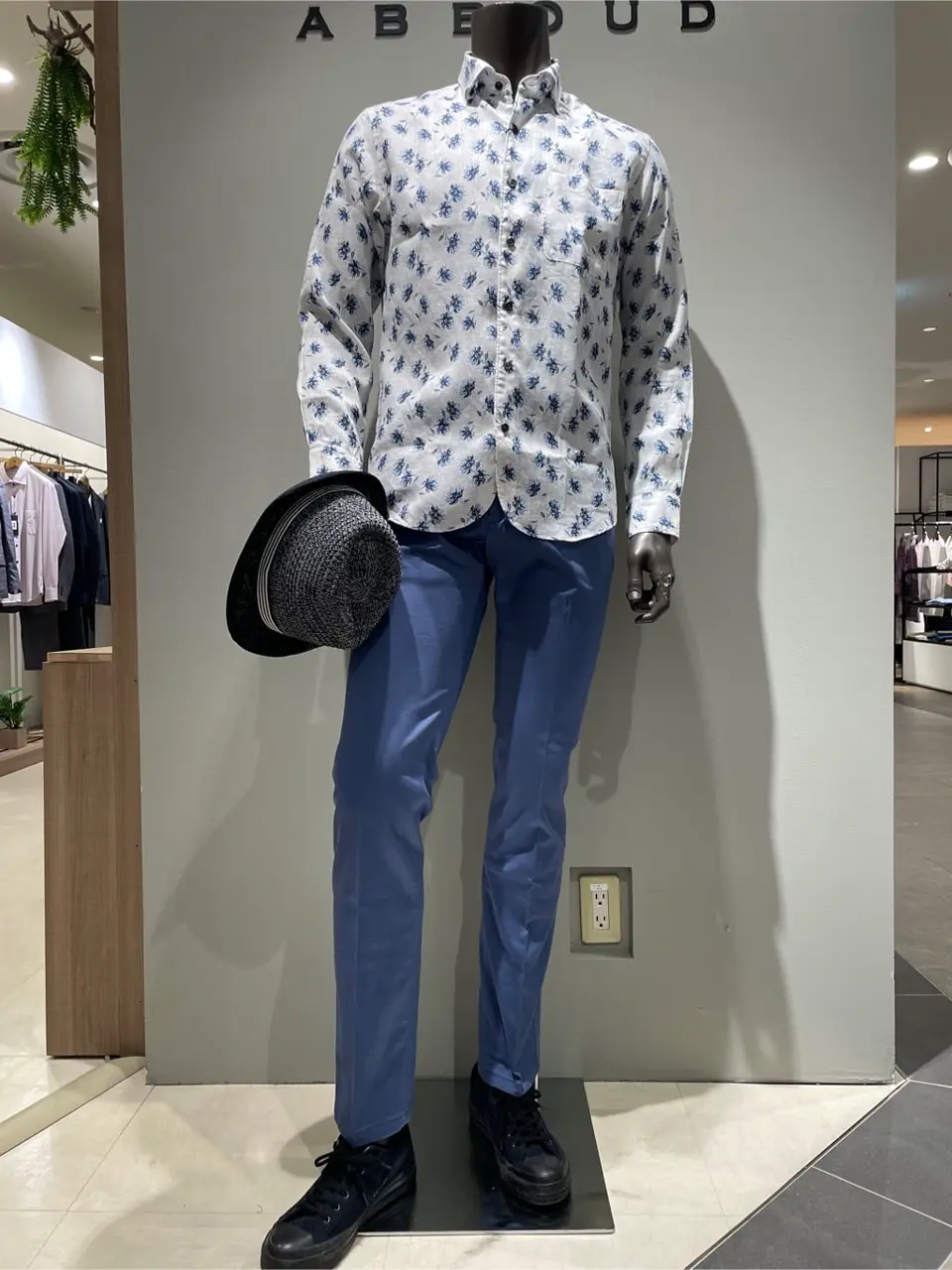 JOSEPH ABBOUD 伊津野 コーディネート画像