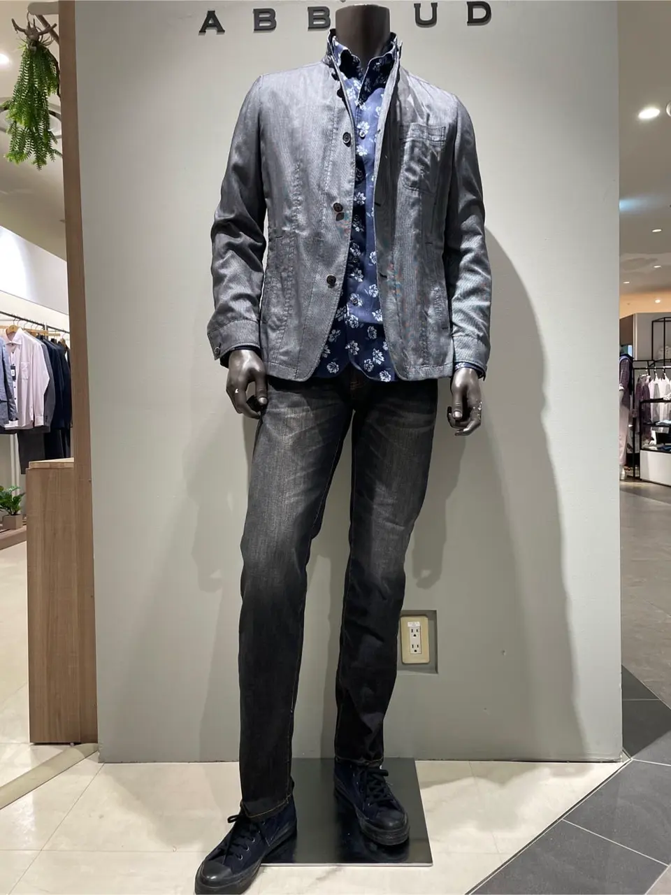 JOSEPH ABBOUD 伊津野 コーディネート画像