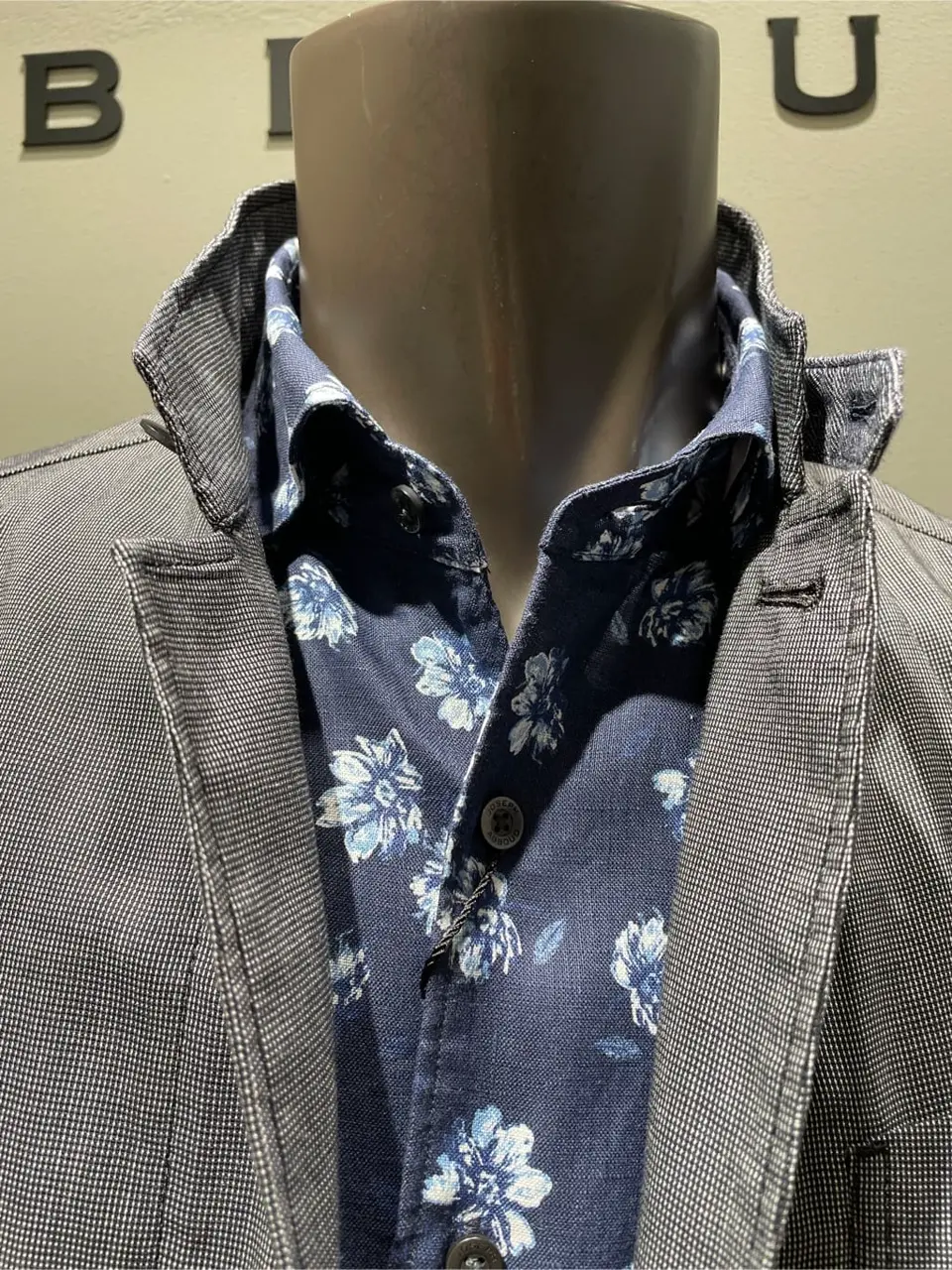 JOSEPH ABBOUD 伊津野 コーディネート画像