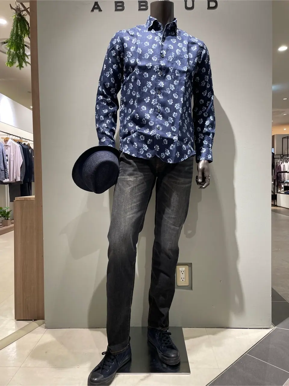 JOSEPH ABBOUD 伊津野 コーディネート画像