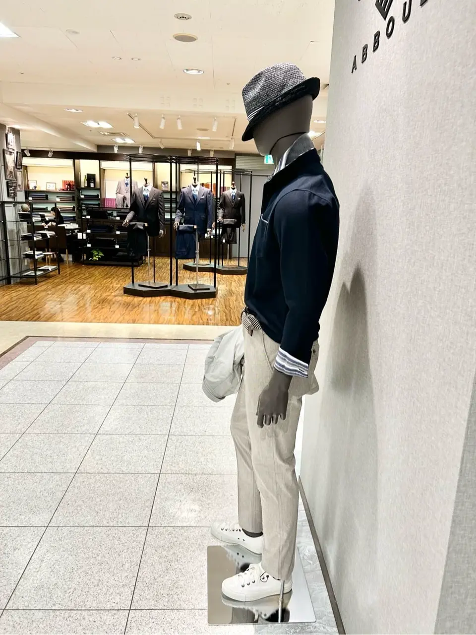 JOSEPH ABBOUD 上田 コーディネート画像