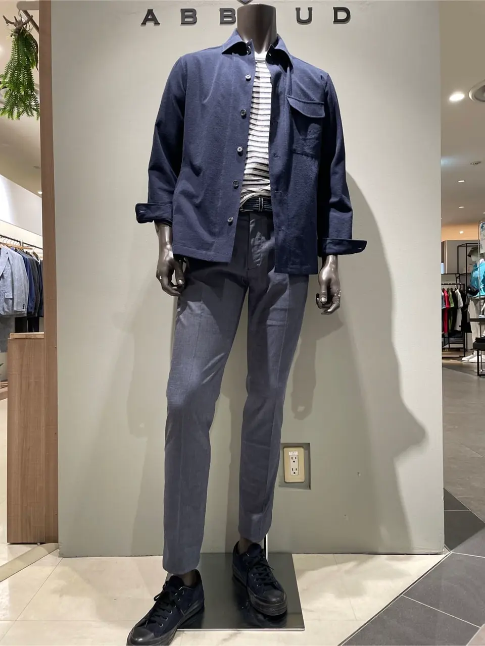 JOSEPH ABBOUD 伊津野 コーディネート画像