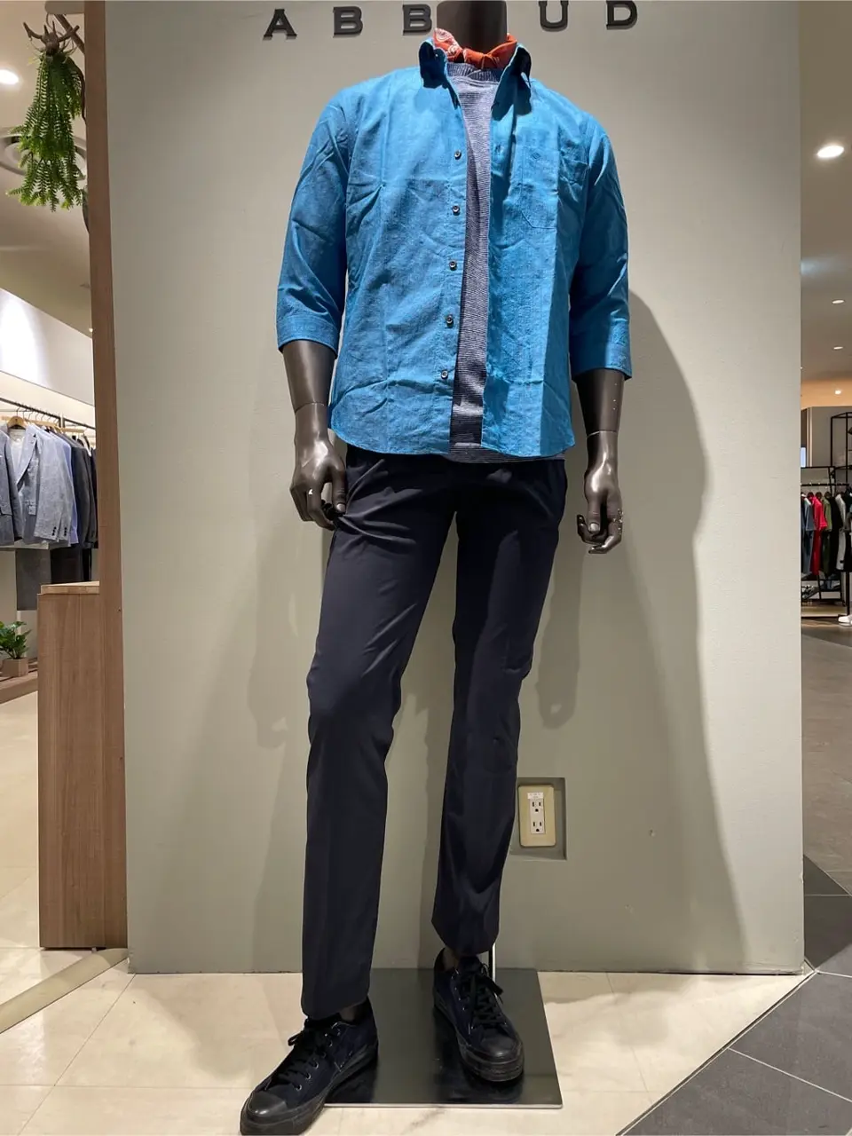 JOSEPH ABBOUD 伊津野 コーディネート画像