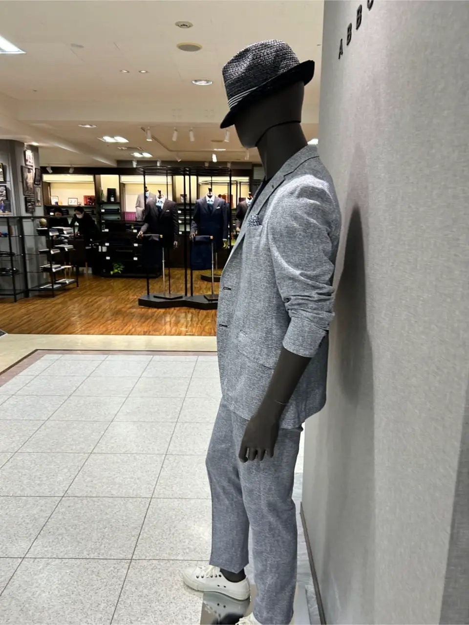 JOSEPH ABBOUD 上田 コーディネート画像