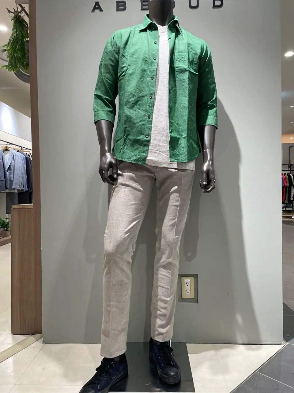 JOSEPH ABBOUD 伊津野 コーディネート画像