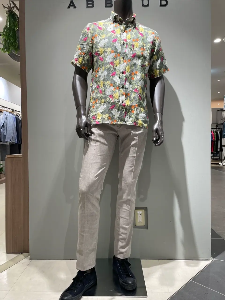 JOSEPH ABBOUD 伊津野 コーディネート画像