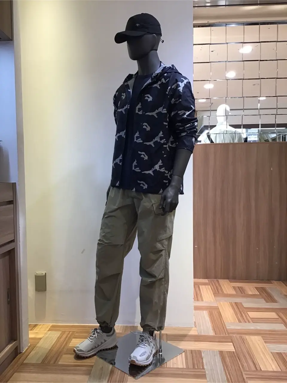 JOSEPH ABBOUD 小城 コーディネート画像