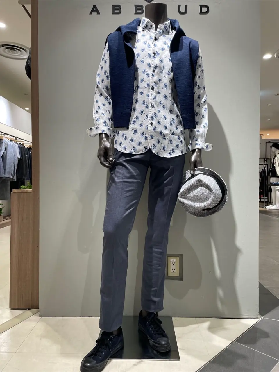 JOSEPH ABBOUD 伊津野 コーディネート画像