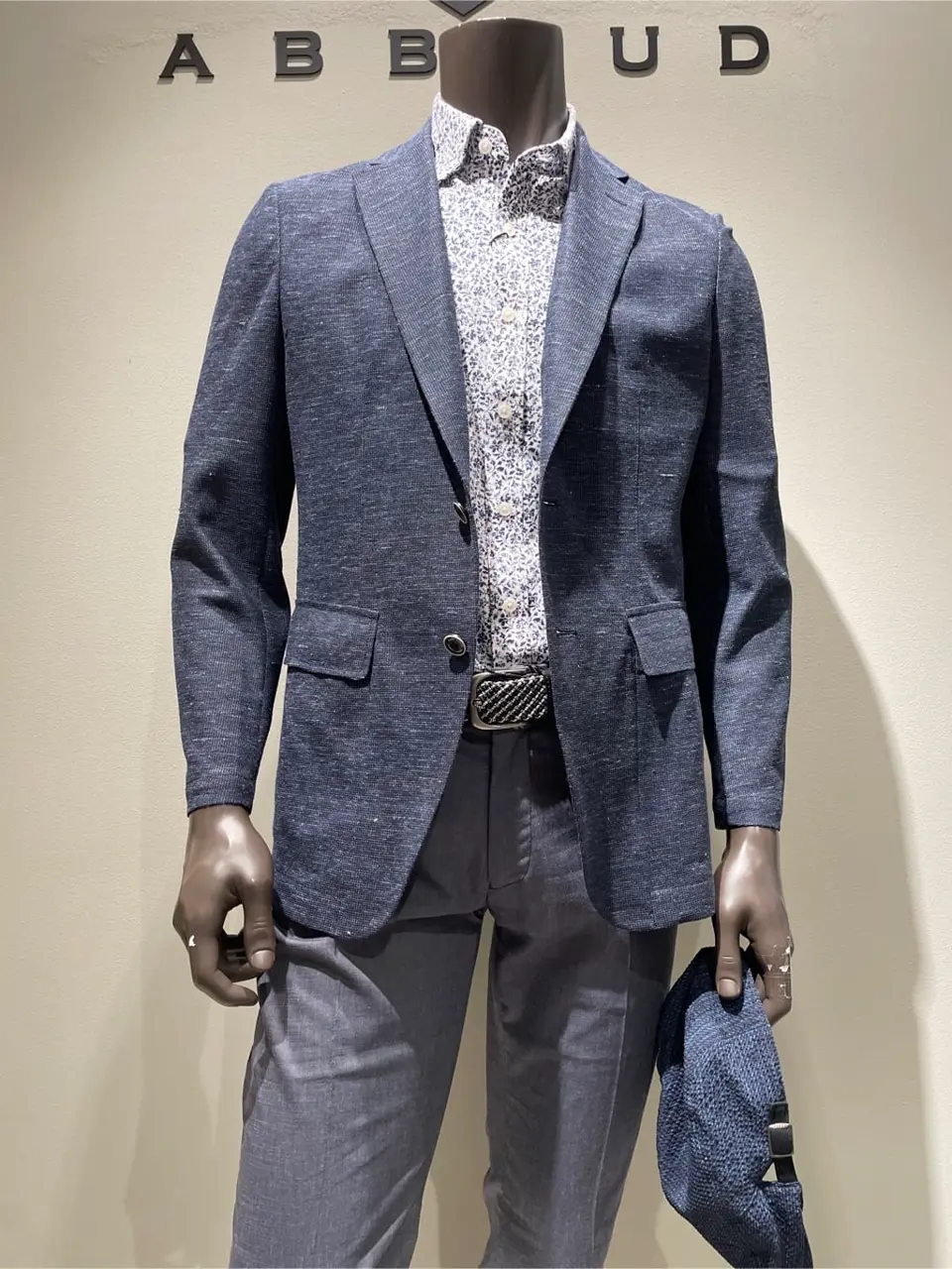 JOSEPH ABBOUD 伊津野 コーディネート画像