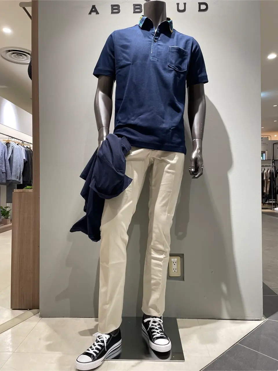 JOSEPH ABBOUD 伊津野 コーディネート画像