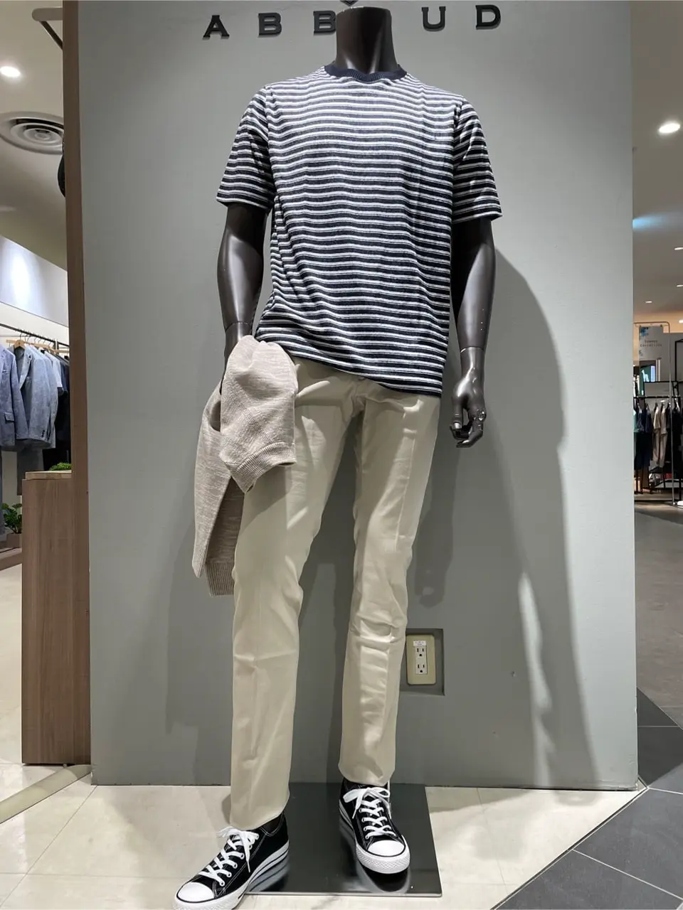 JOSEPH ABBOUD 伊津野 コーディネート画像