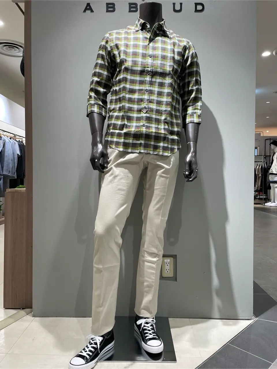 JOSEPH ABBOUD 伊津野 コーディネート画像