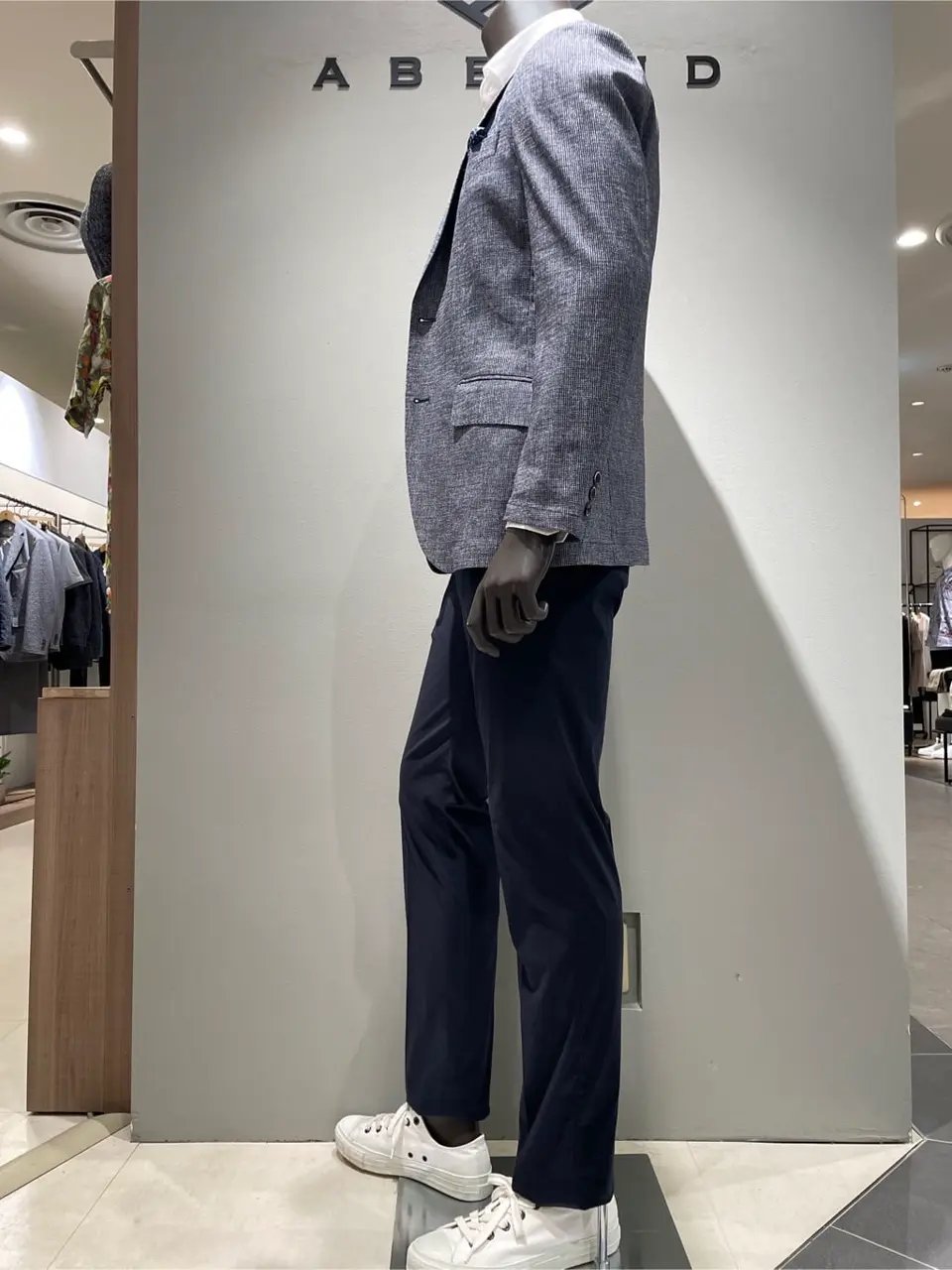 JOSEPH ABBOUD 伊津野 コーディネート画像