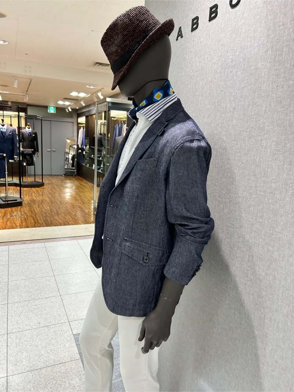 JOSEPH ABBOUD 上田 コーディネート画像