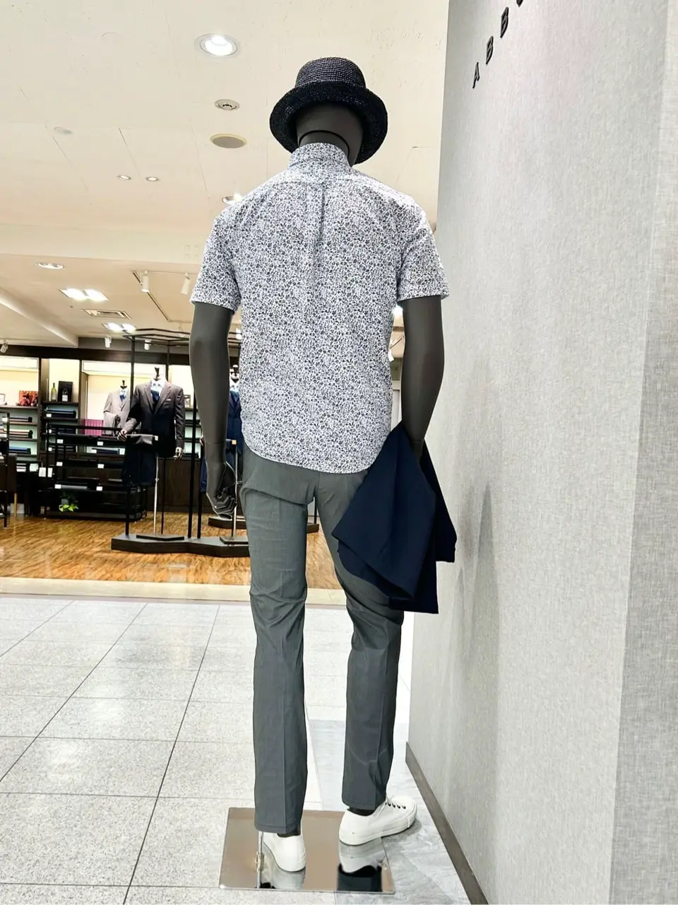 JOSEPH ABBOUD 上田 コーディネート画像