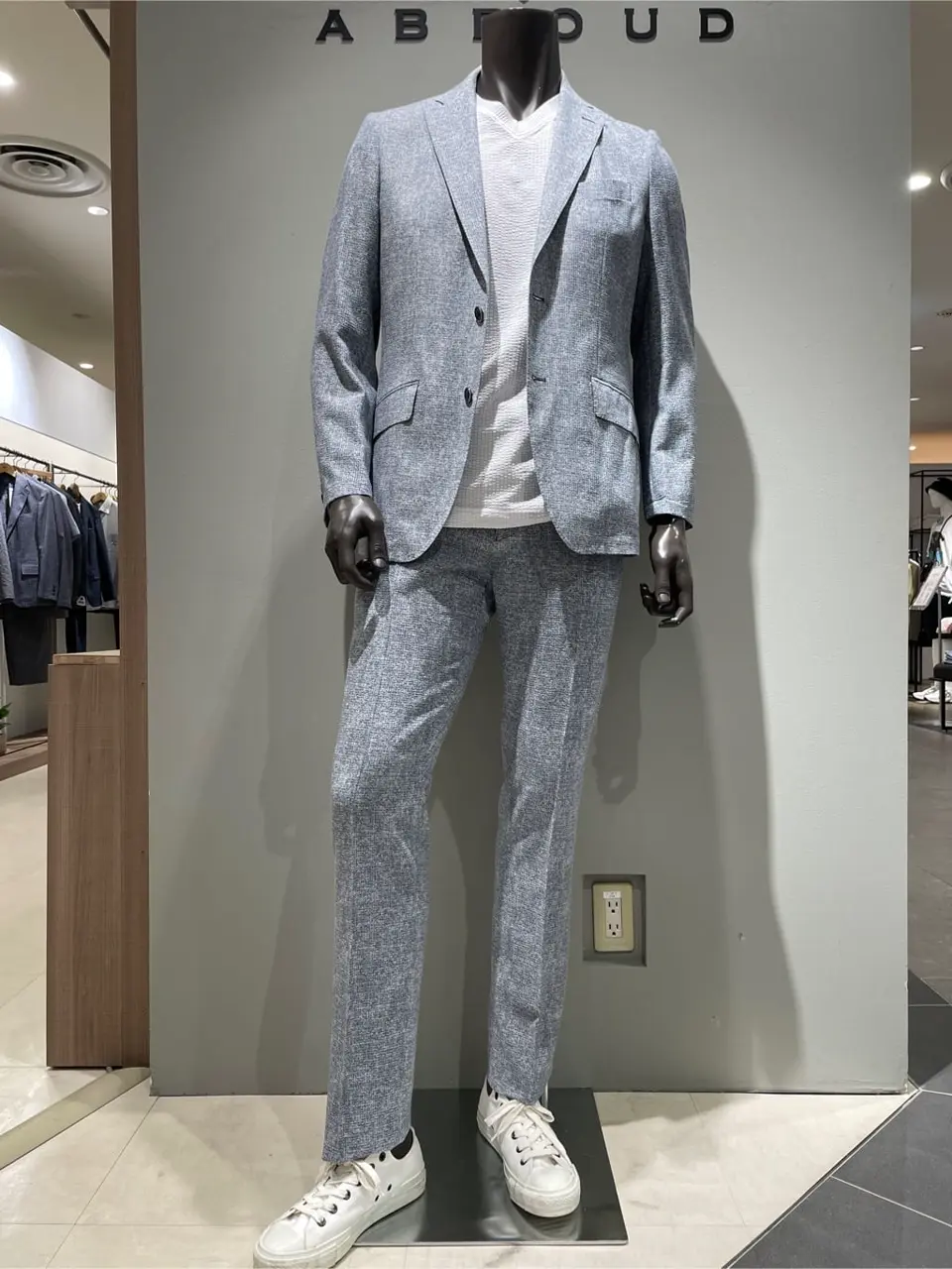 JOSEPH ABBOUD 伊津野 コーディネート画像