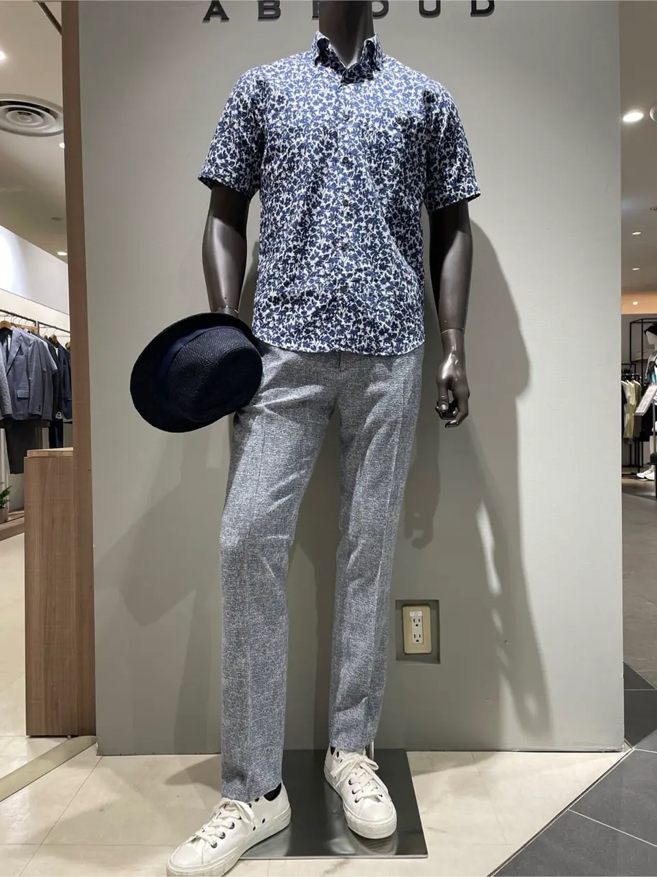 JOSEPH ABBOUD 伊津野 コーディネート画像