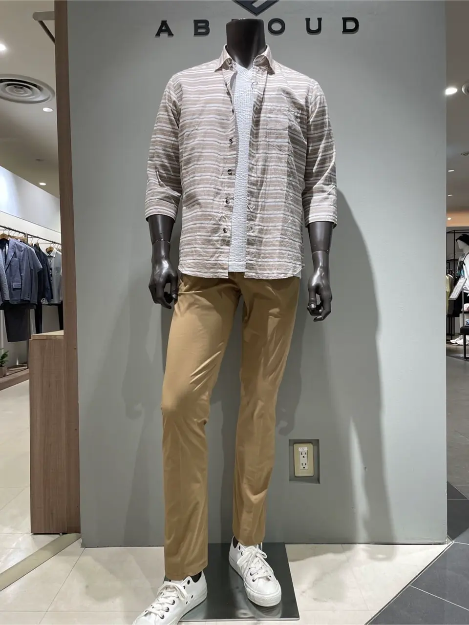 JOSEPH ABBOUD 伊津野 コーディネート画像