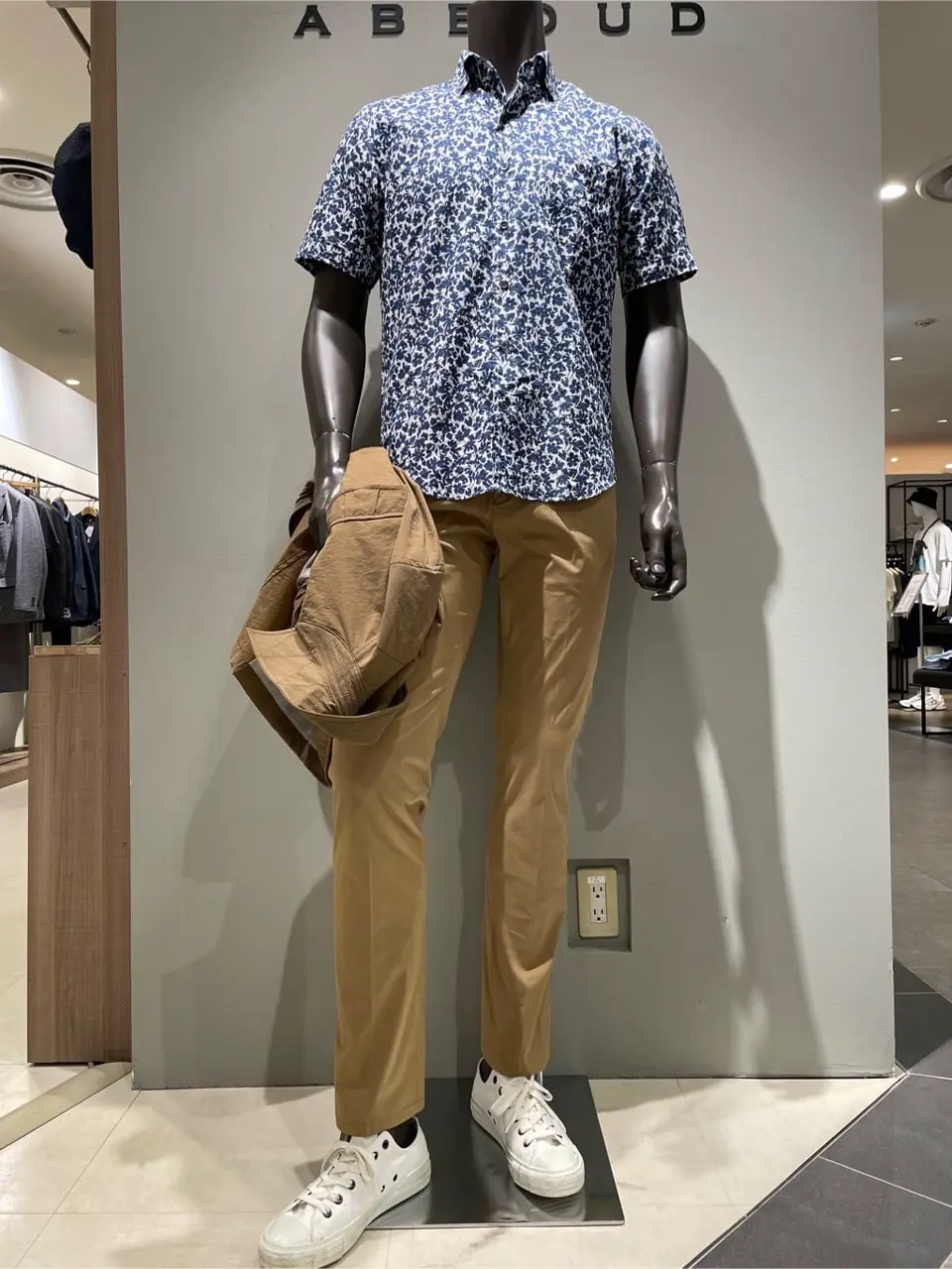 JOSEPH ABBOUD 伊津野 コーディネート画像