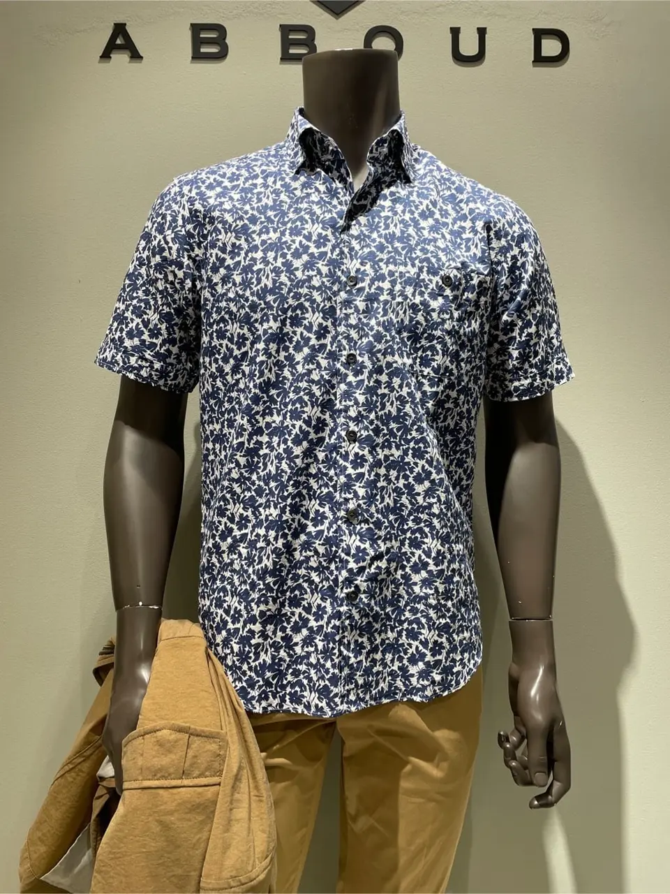 JOSEPH ABBOUD 伊津野 コーディネート画像