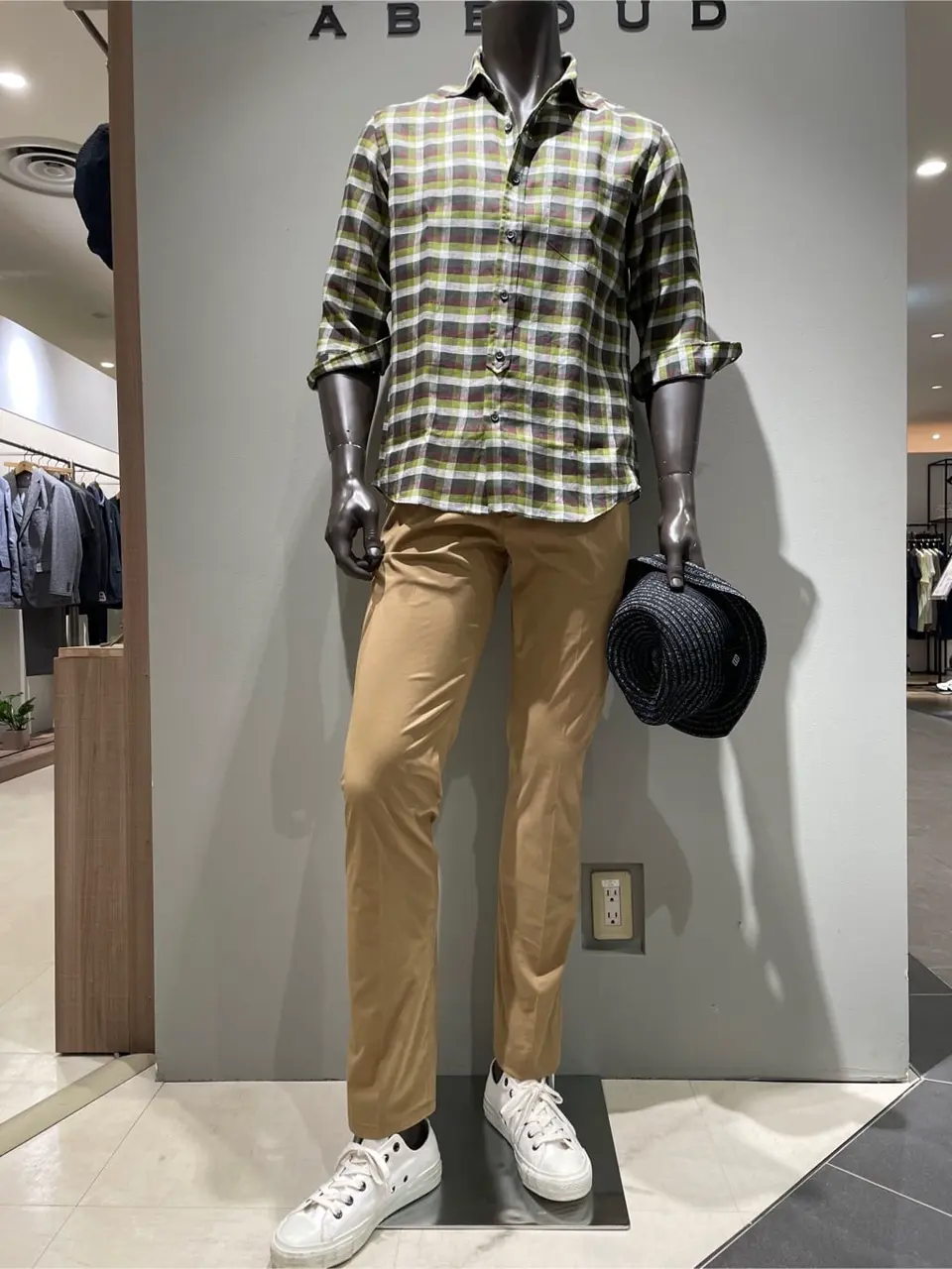 JOSEPH ABBOUD 伊津野 コーディネート画像