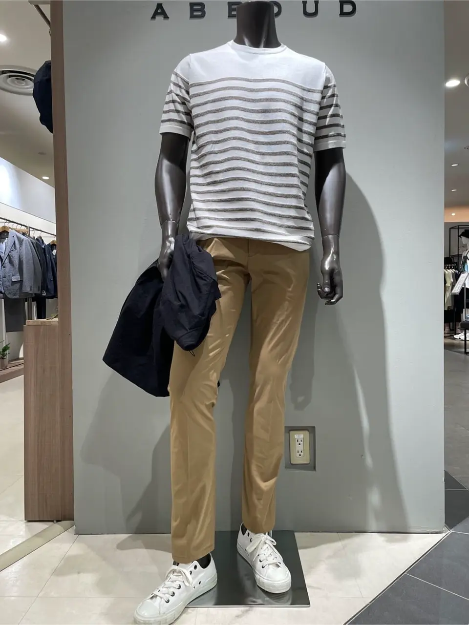 JOSEPH ABBOUD 伊津野 コーディネート画像