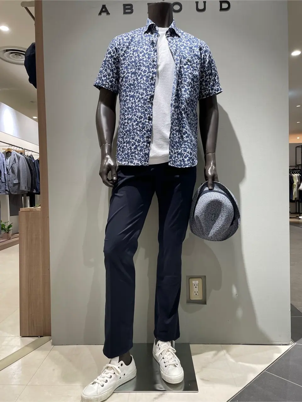 JOSEPH ABBOUD 伊津野 コーディネート画像