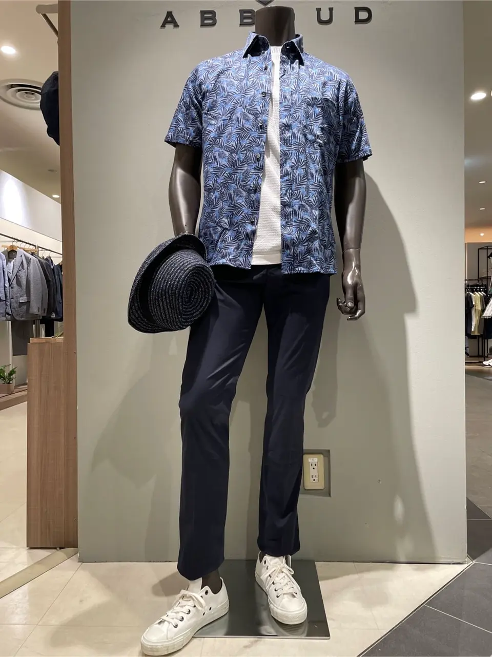 JOSEPH ABBOUD 伊津野 コーディネート画像