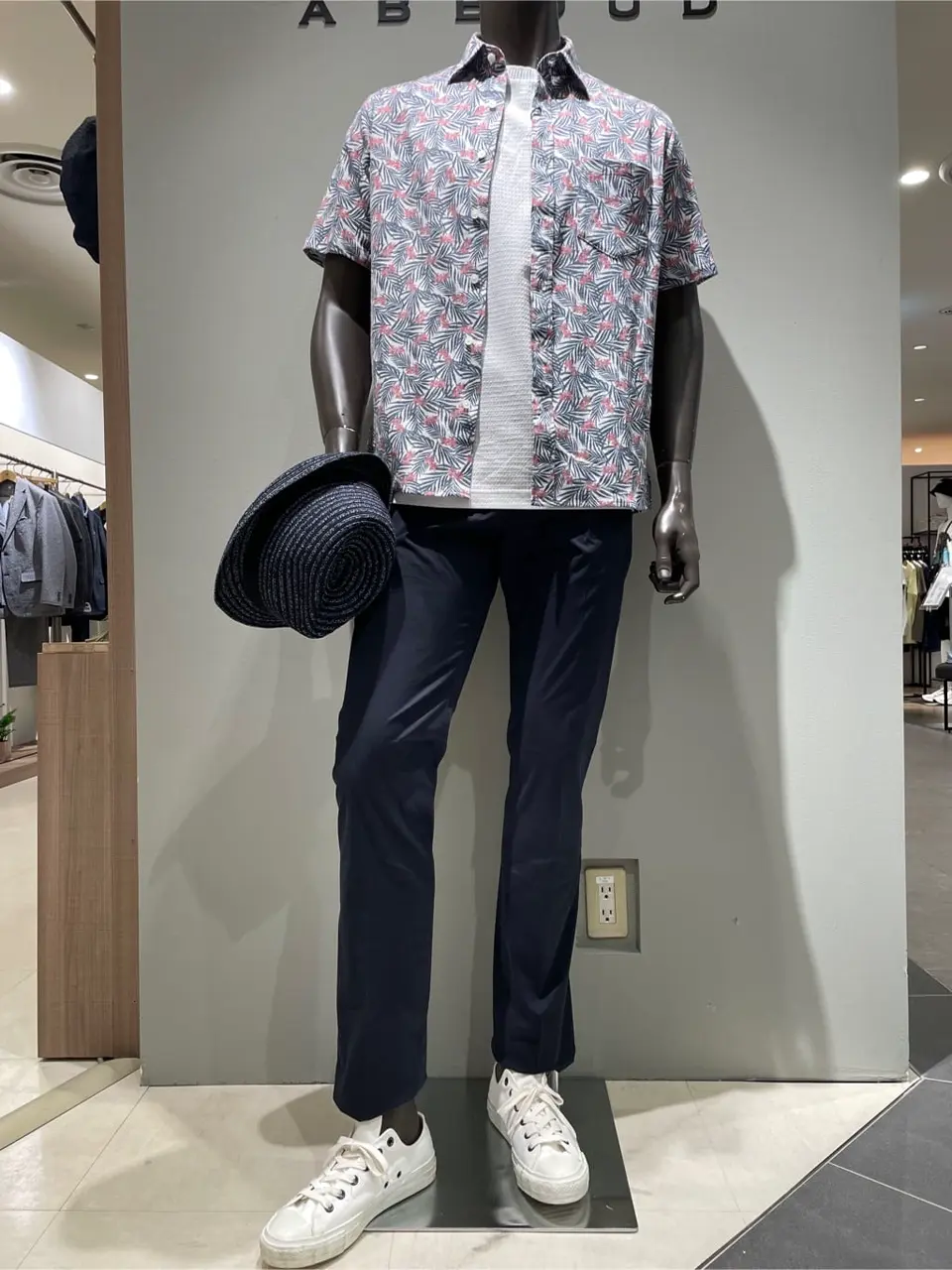 JOSEPH ABBOUD 伊津野 コーディネート画像