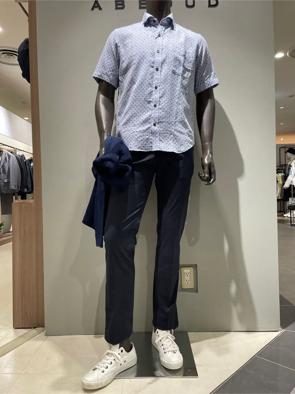 JOSEPH ABBOUD 伊津野 コーディネート画像