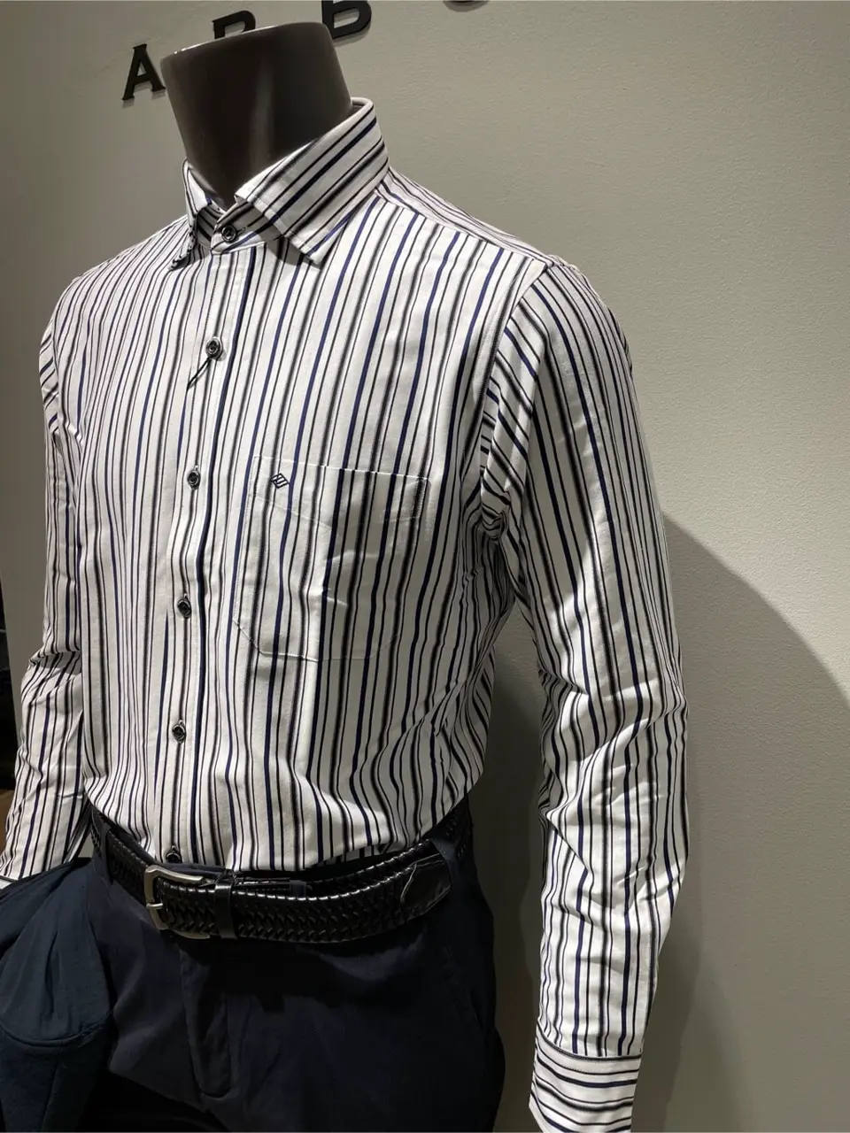 JOSEPH ABBOUD 伊津野 コーディネート画像