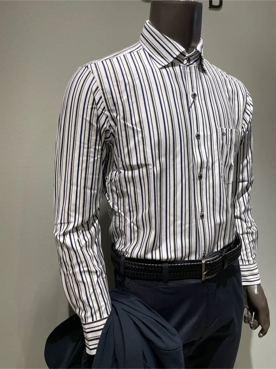 JOSEPH ABBOUD 伊津野 コーディネート画像