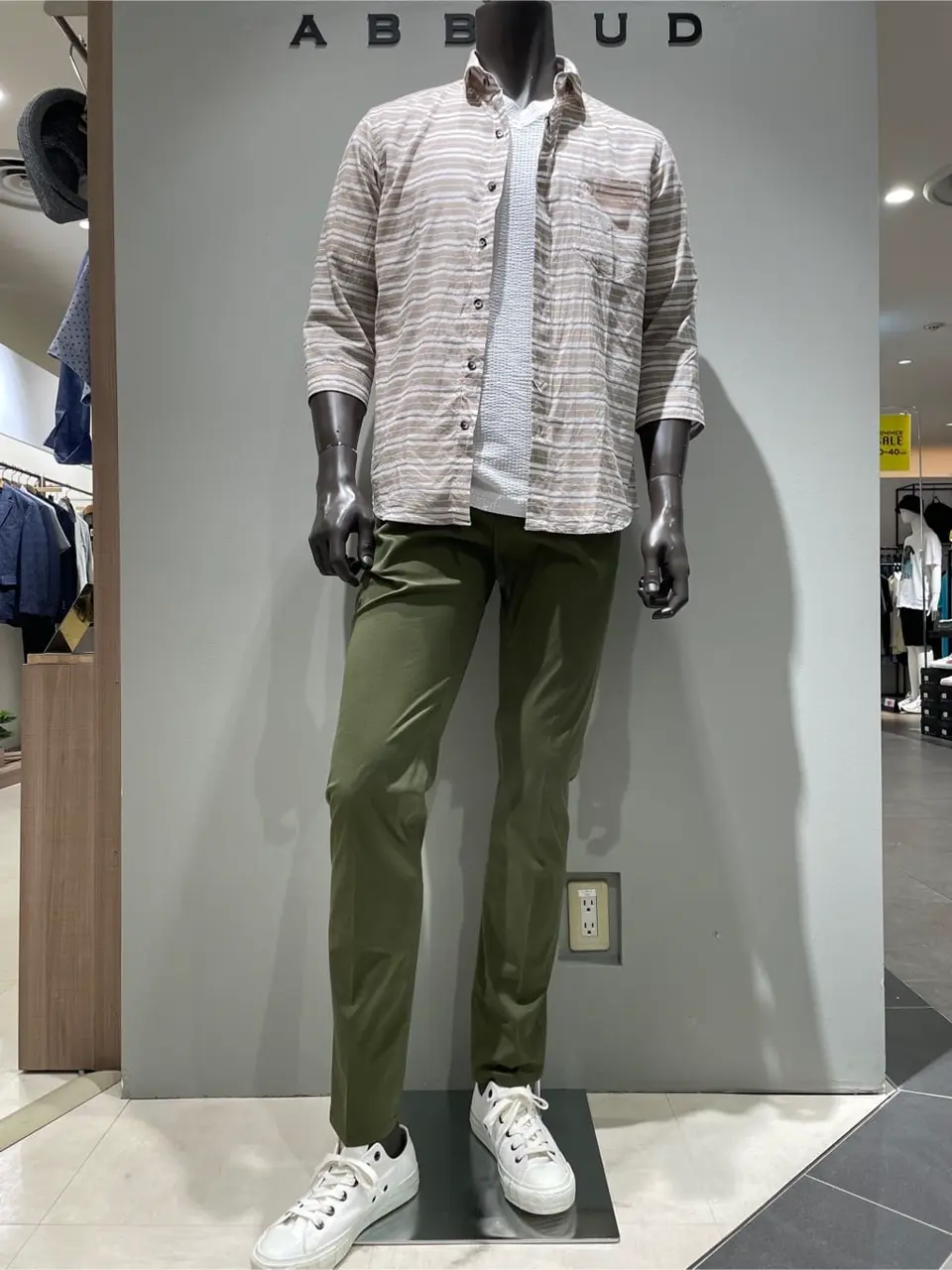 JOSEPH ABBOUD 伊津野 コーディネート画像