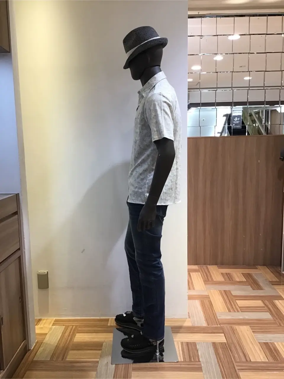 JOSEPH ABBOUD 小城 コーディネート画像