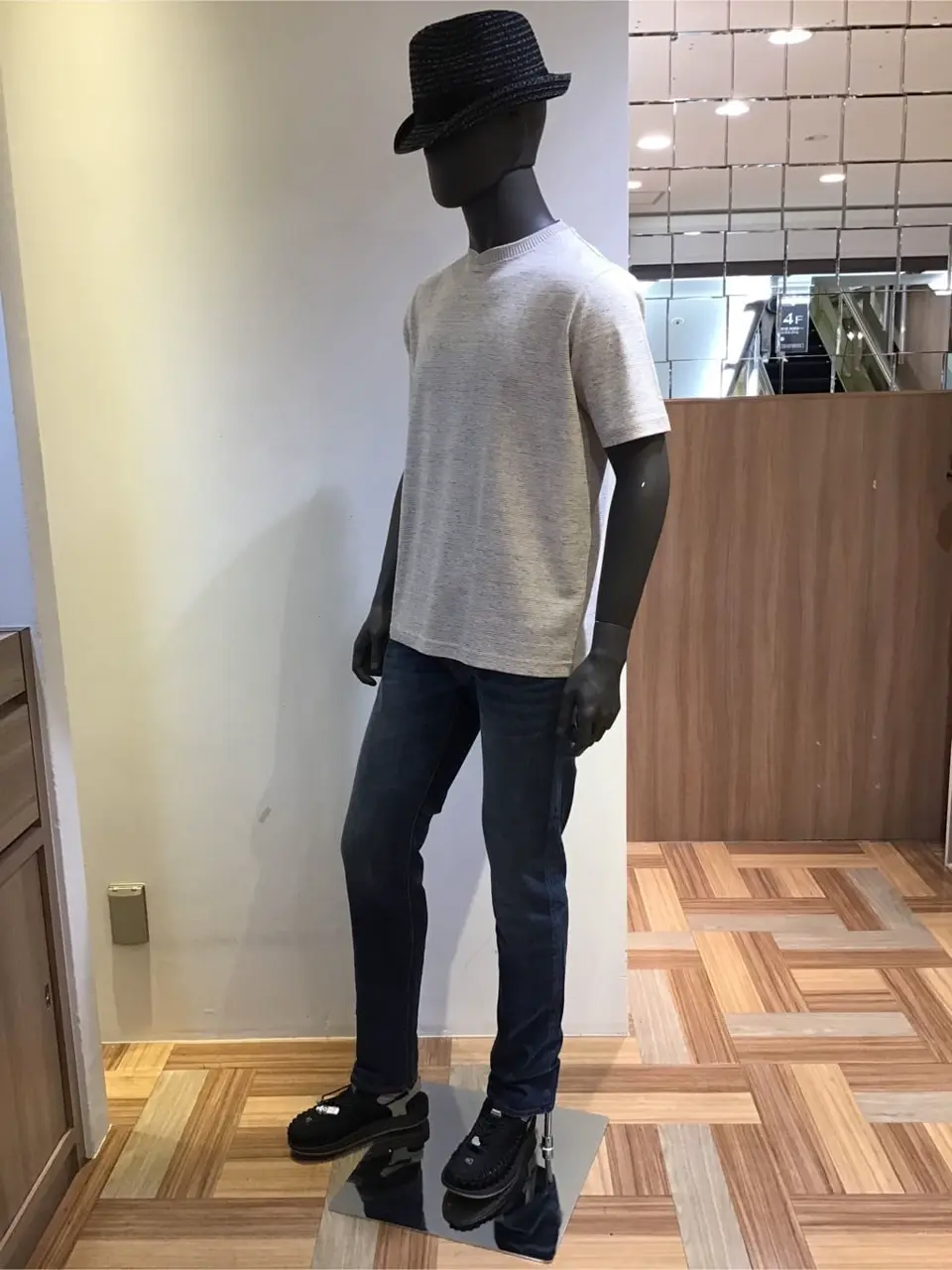 JOSEPH ABBOUD 小城 コーディネート画像