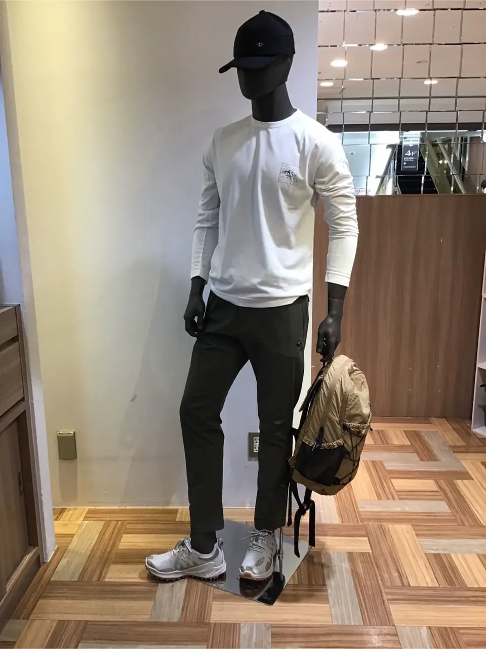 JOSEPH ABBOUD 小城 コーディネート画像