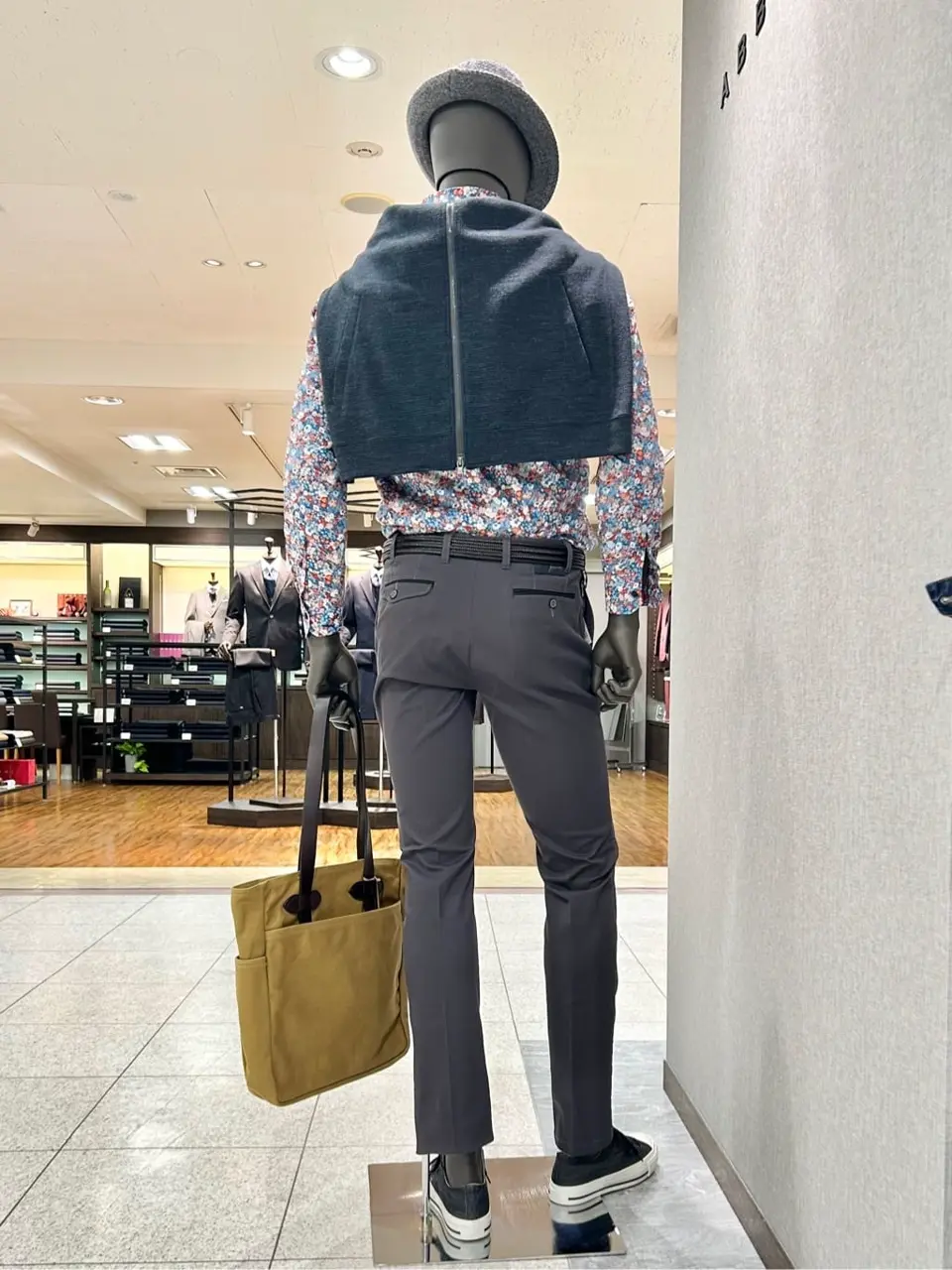 JOSEPH ABBOUD 上田 コーディネート画像