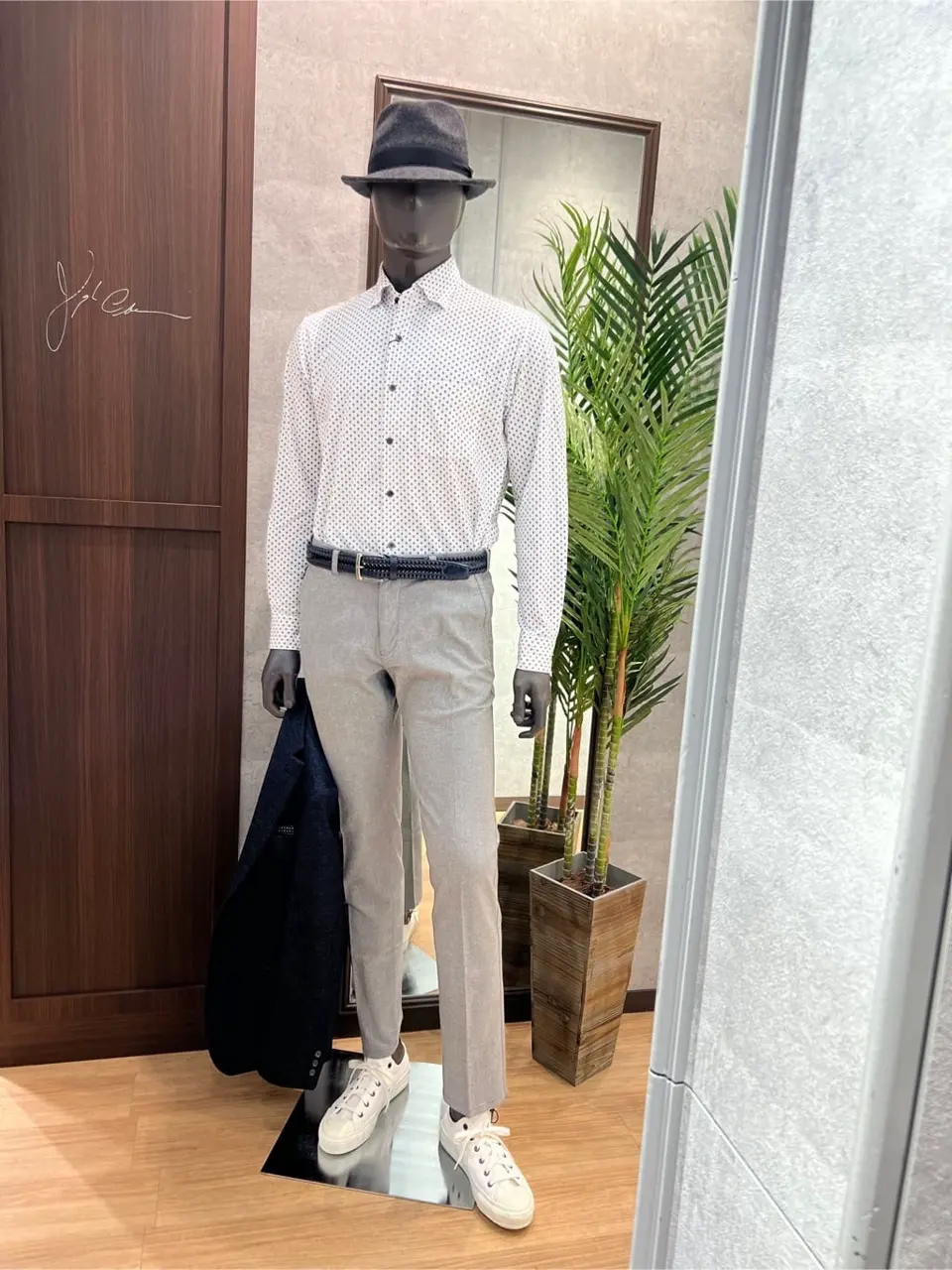 JOSEPH ABBOUD 上條 コーディネート画像